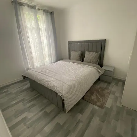 Pavillons Cosy 塞纳河畔皮埃尔菲特